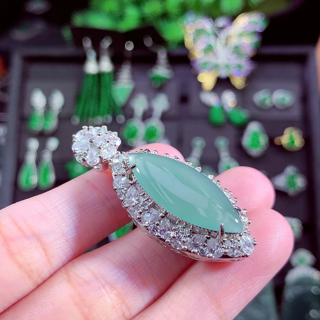 颈饰未镶嵌翡翠天然