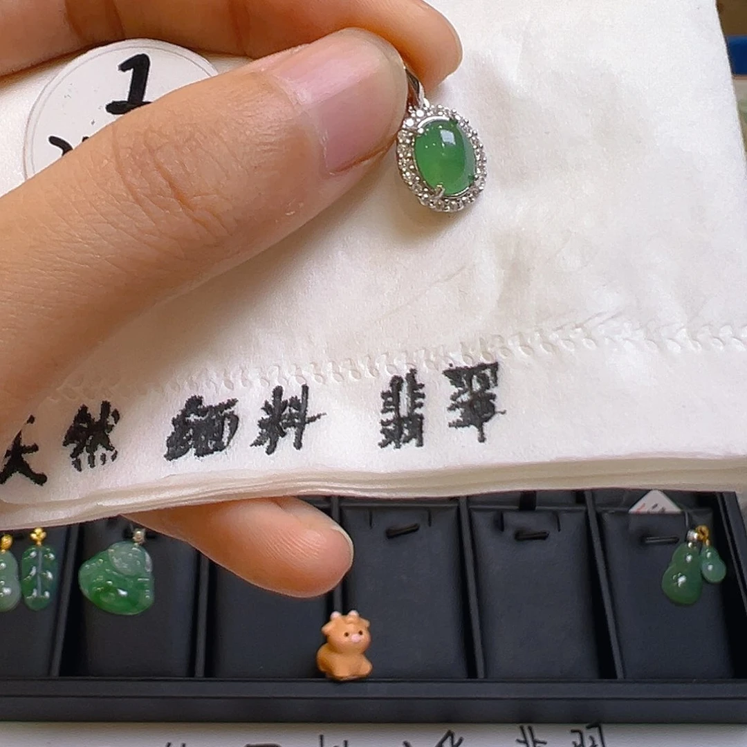 翡翠颈饰银S925镶嵌翡翠