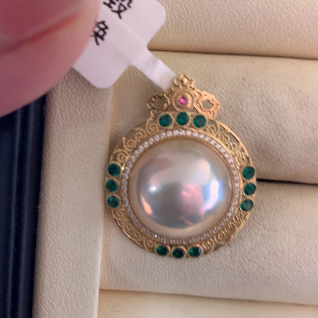 18K金镶嵌拼合珍珠（马贝珠）颈饰