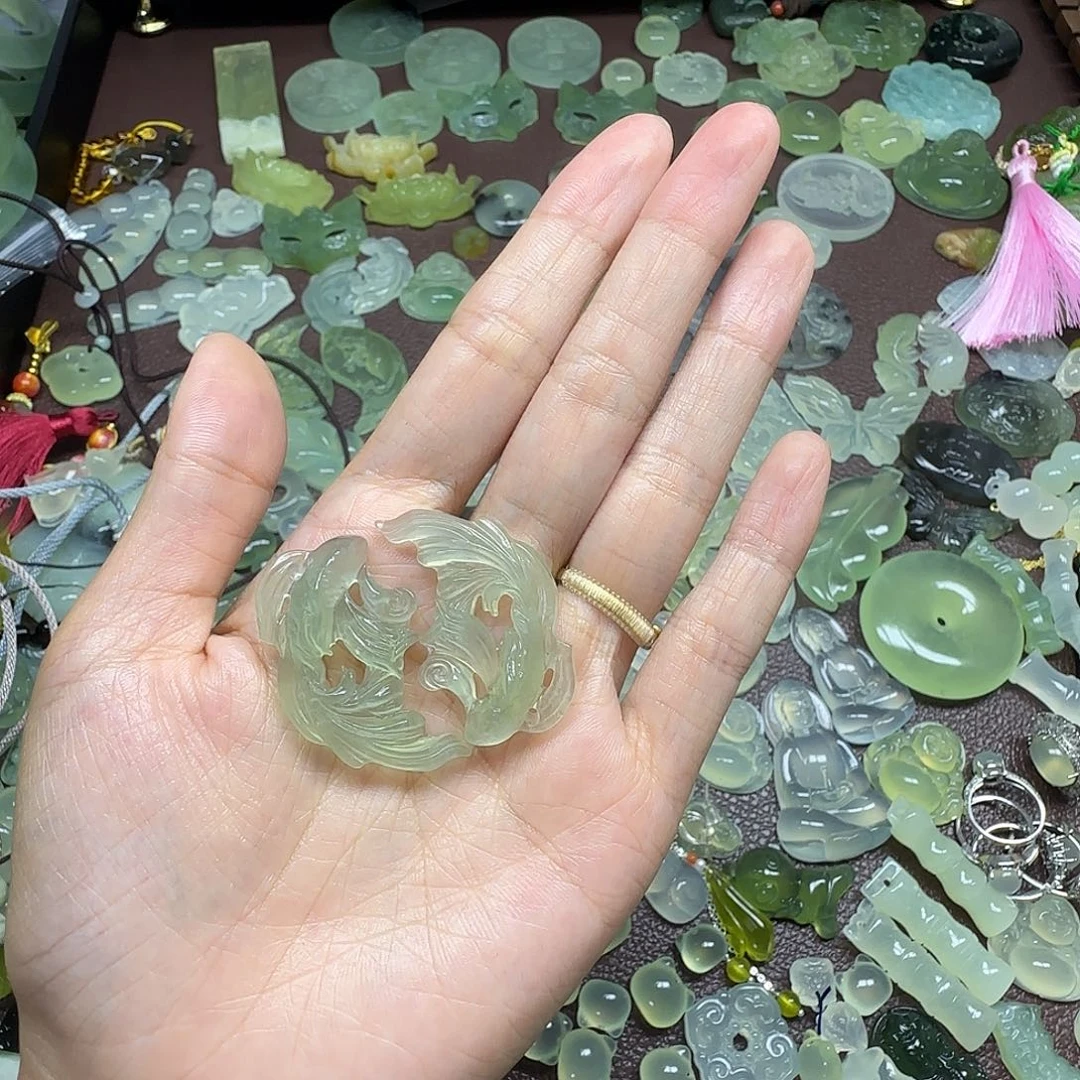 E***r蛇纹石玉未镶嵌颈饰
