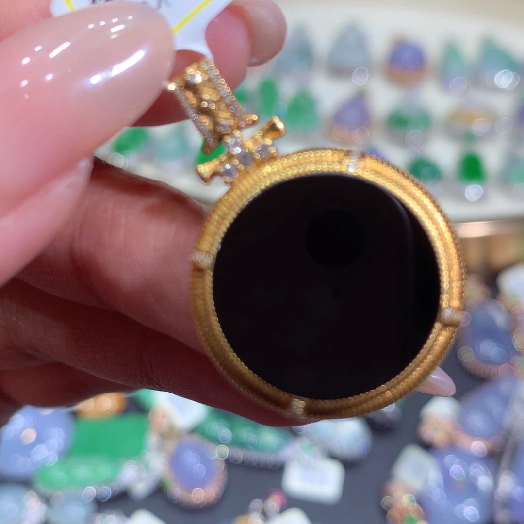 翡翠吊坠(赠链)18K金镶嵌