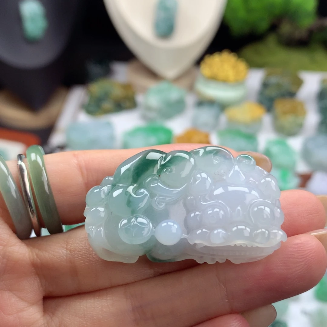 翡翠未镶嵌颈饰A28 冰胶飘花霸王貔貅