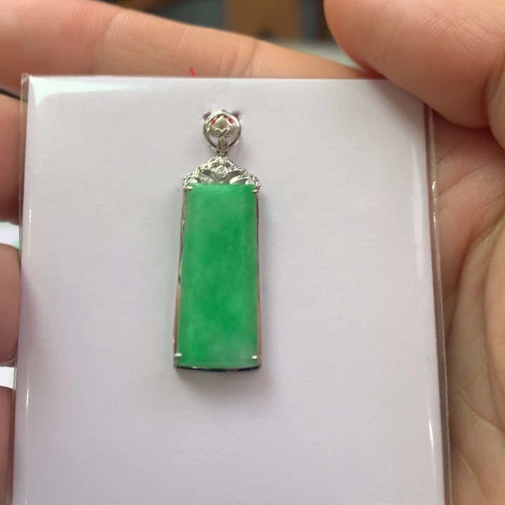 翡翠颈饰18K金镶嵌翡翠翡翠吊坠