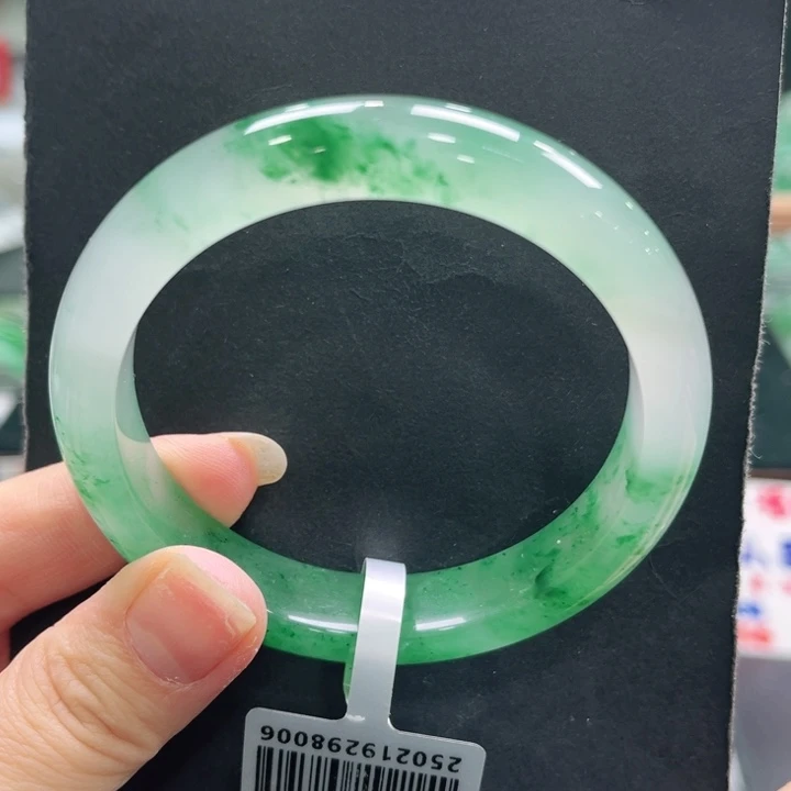 石英质玉（非洲翠）未镶嵌手镯