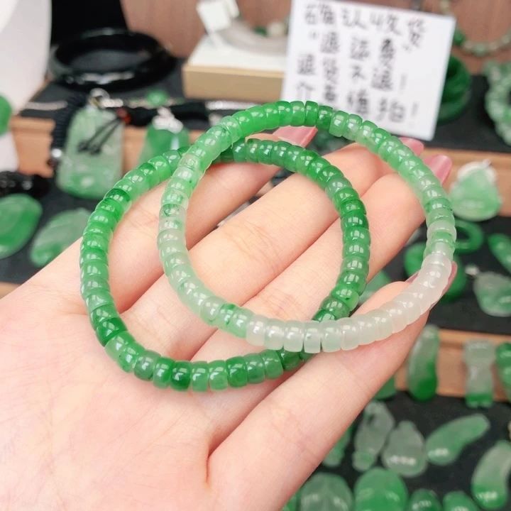 拈***笑石英质玉（非洲翠）未镶嵌颈饰