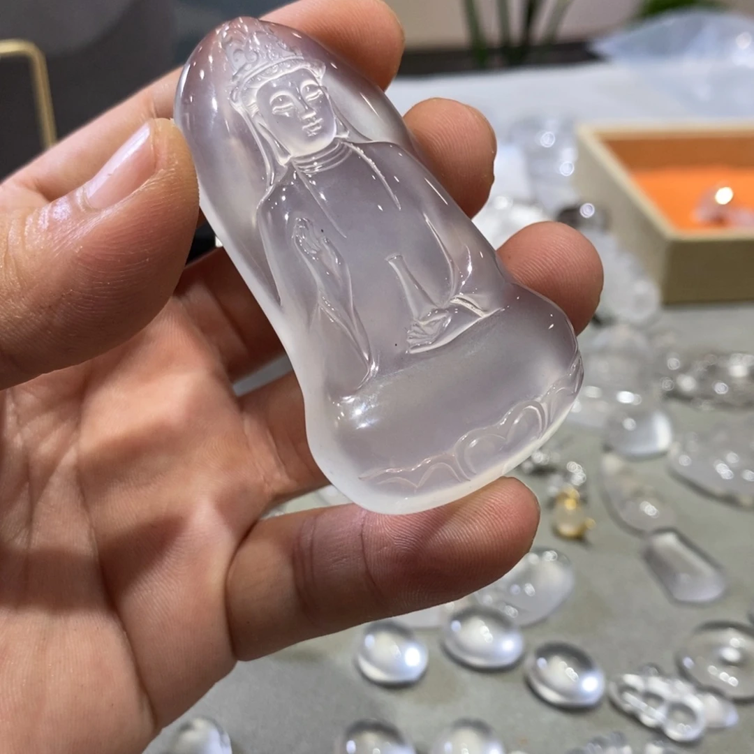 用***3石英质玉未镶嵌颈饰