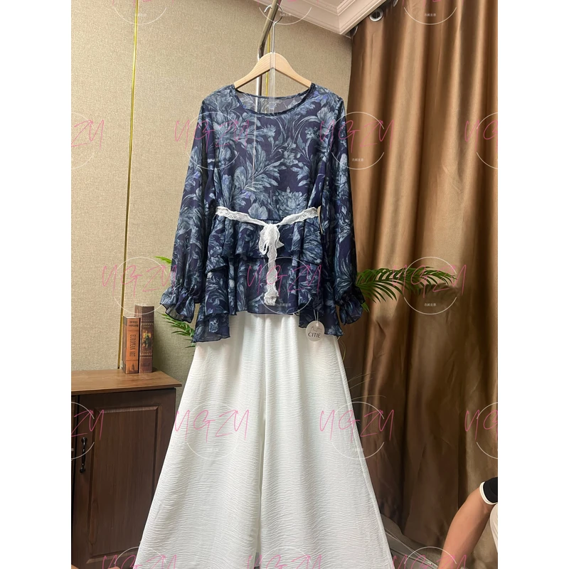 009蓝底白色大花套装（上衣+裤子）