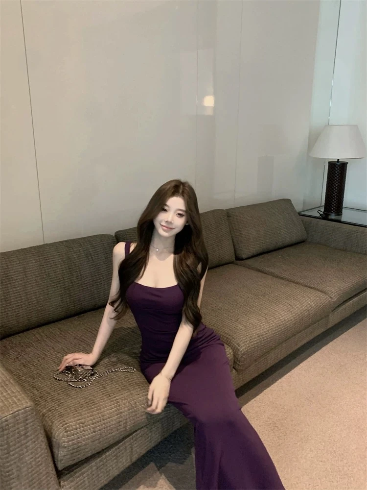 19088夏季新款纯欲辣妹性感简约纯色收腰显瘦设计感吊带连衣裙