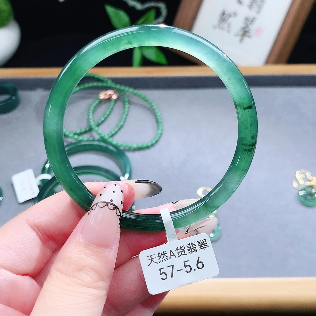 翡翠手镯（圆镯）未镶嵌