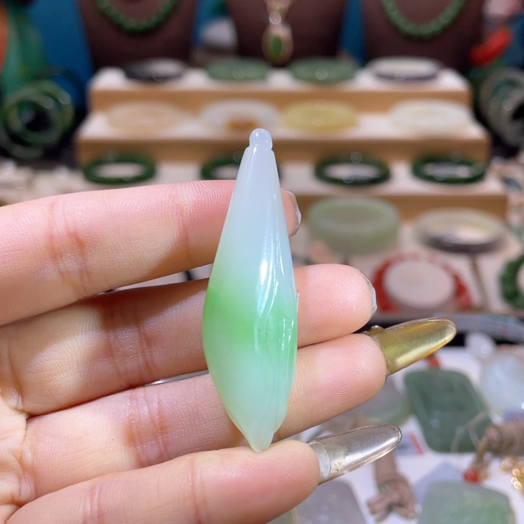 和田玉高品翠青吊坠未镶嵌