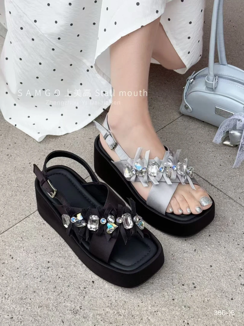 专柜品质水钻平底凉鞋平底时装凉鞋一字式扣带休闲厚底一字带