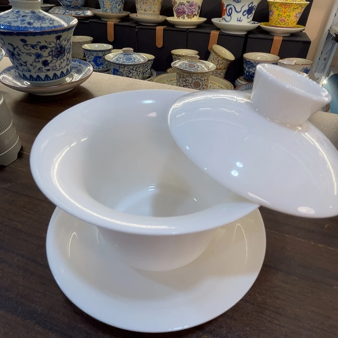 这些盖碗很漂亮！！！