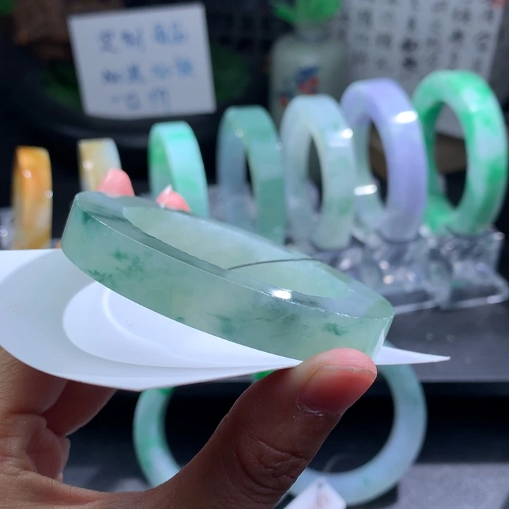 定制翡翠未镶嵌翡翠手镯