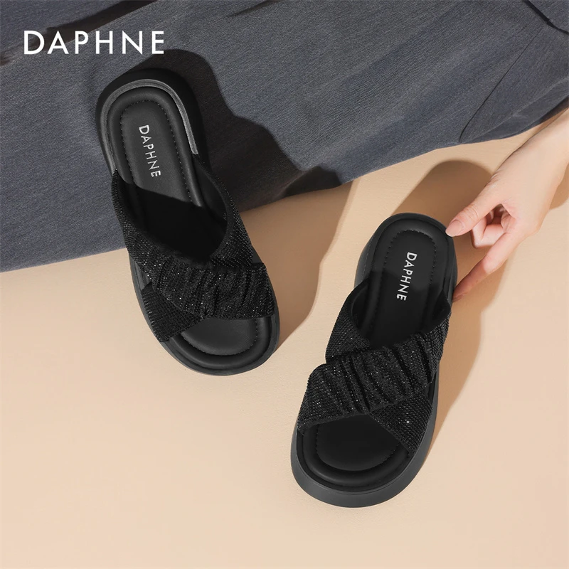 达芙妮坡跟复古拖鞋女2025新款夏季外穿软底厚底增高水钻休闲女鞋