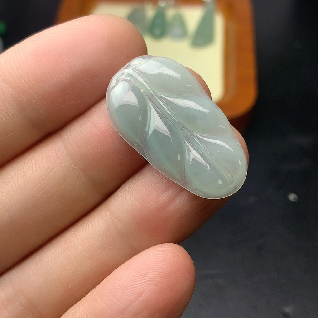 翡翠未镶嵌颈饰翡翠首饰和翡翠珠宝