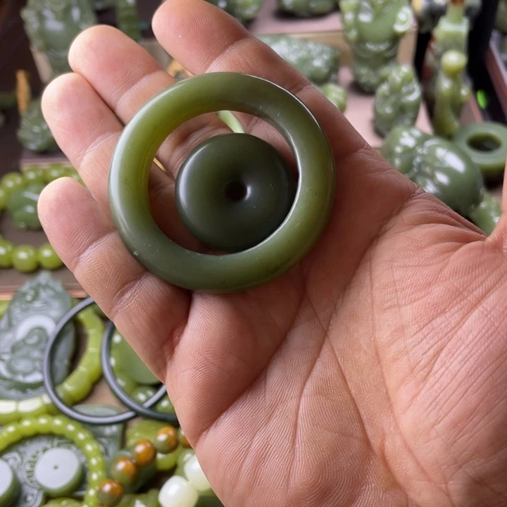 岫岩老玉（透闪石质玉）未镶嵌颈饰