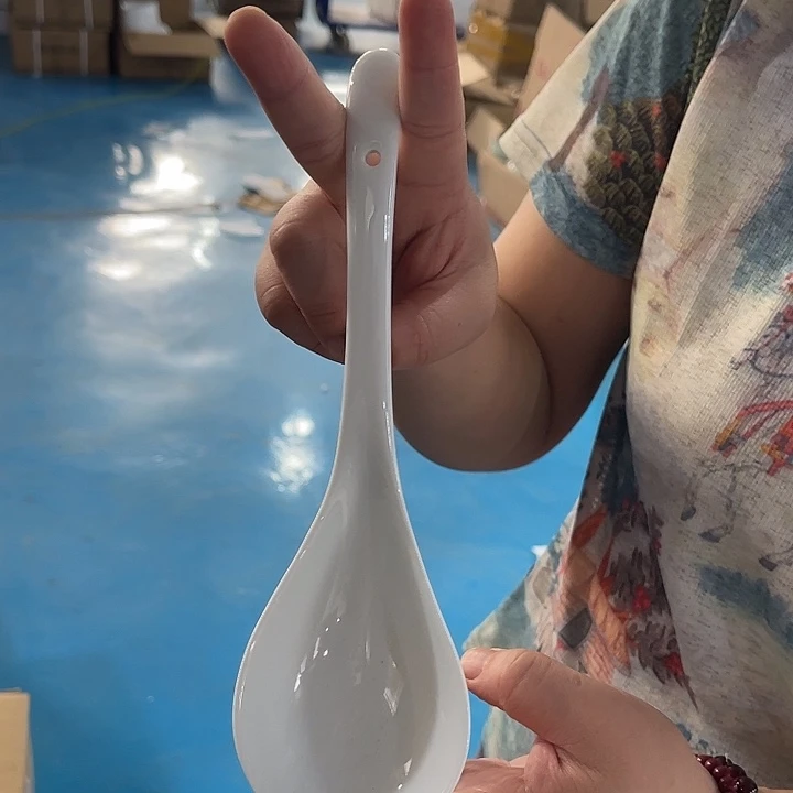 瓷片高白泥大勺两个，微瑕包邮