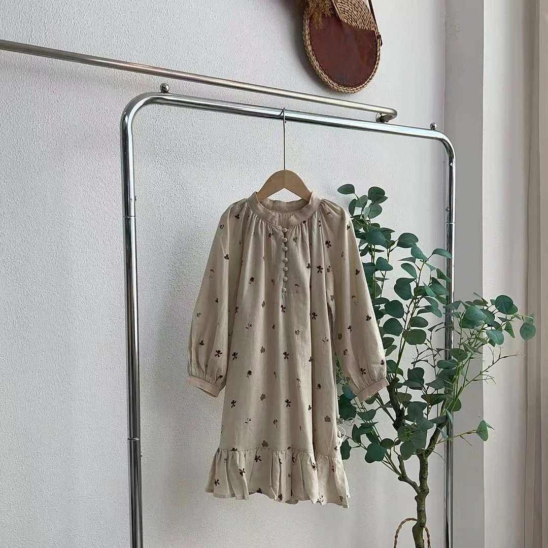 2033帕杏灰白中袖连衣裙