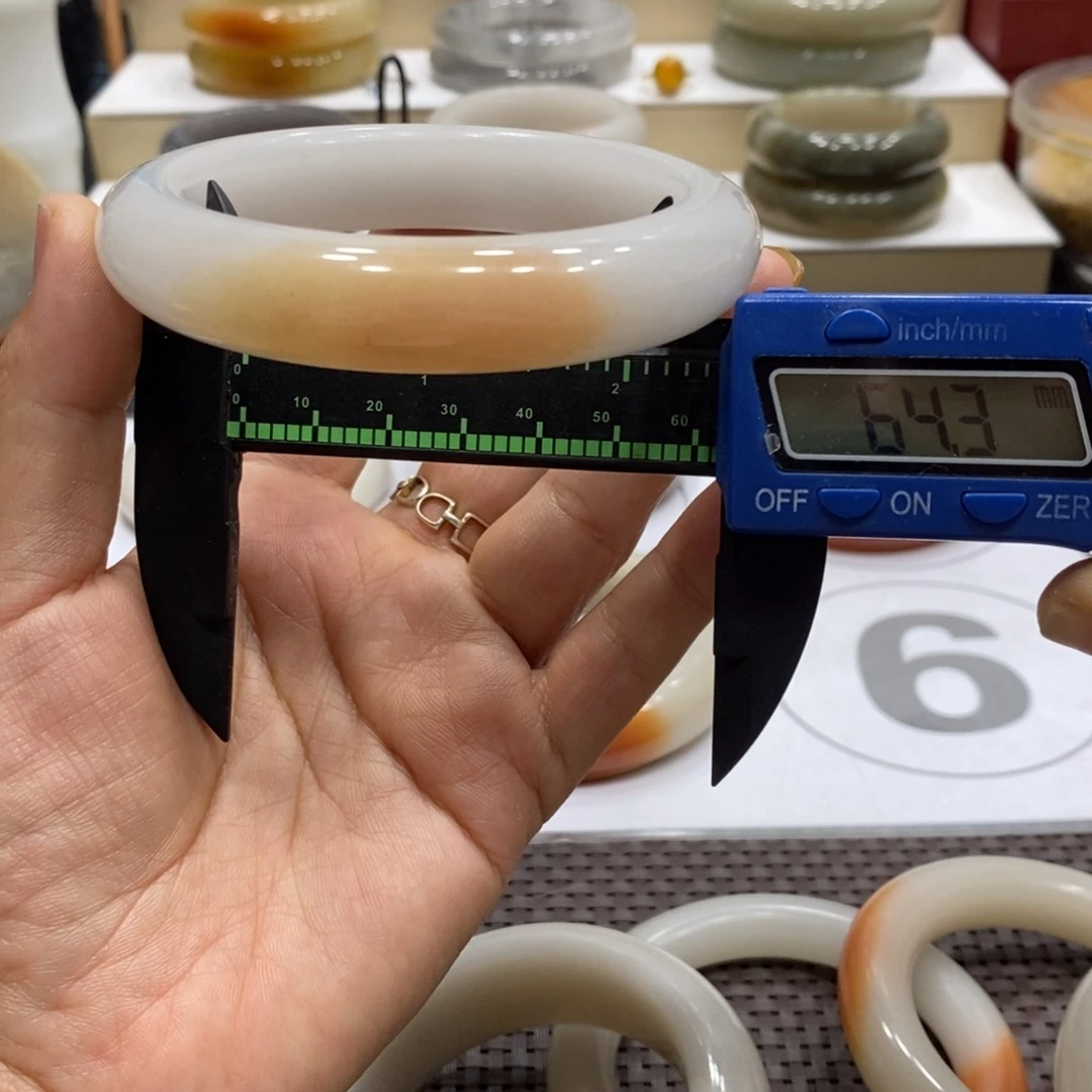 未镶嵌手镯石英岩玉