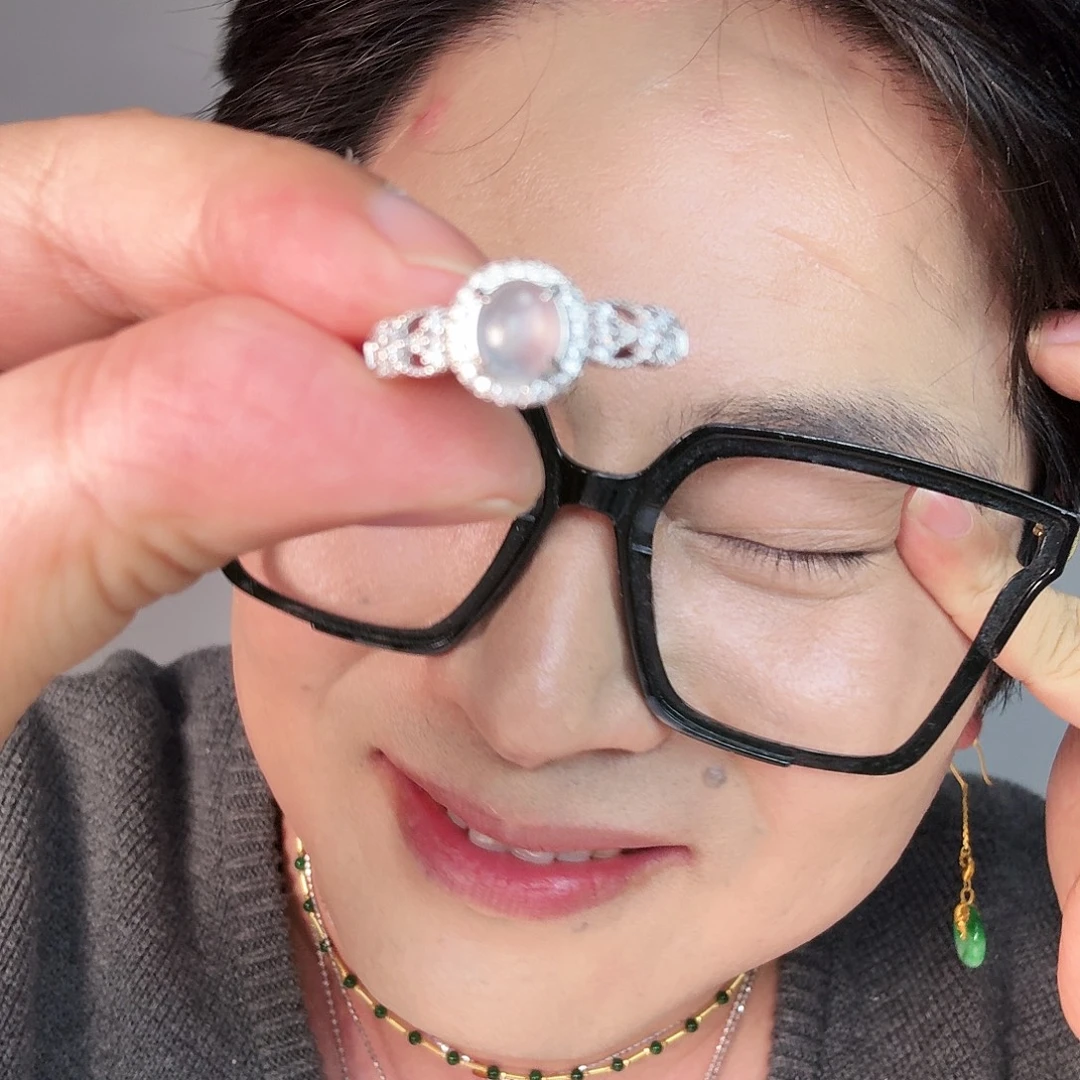 翡翠未镶嵌颈饰一件