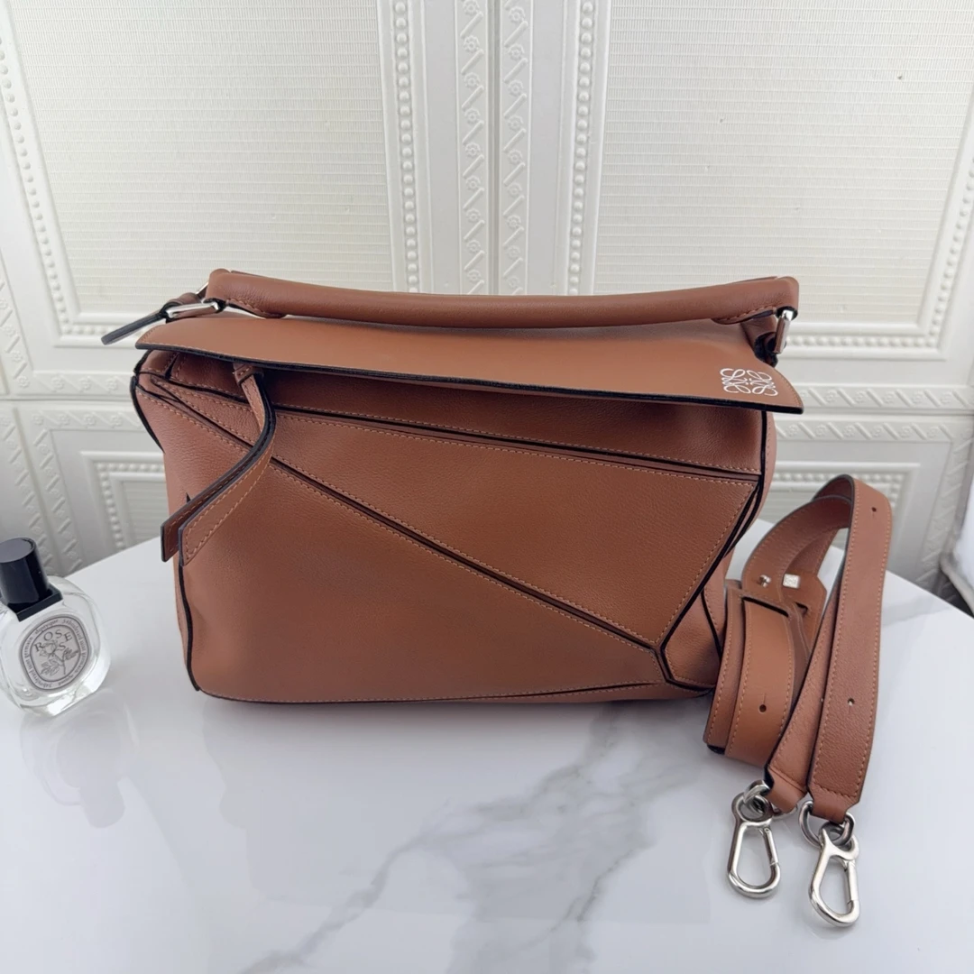 99新 LOEWE/罗意威  Puzzle 焦糖色 几何包 中号 单肩包二奢