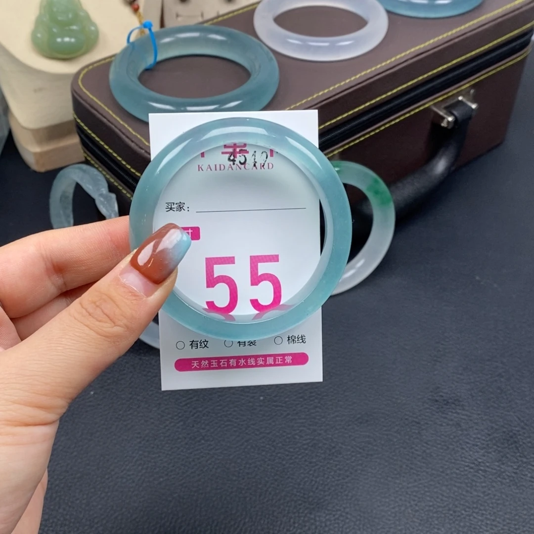 ღ***࿐石英质玉未镶嵌手镯