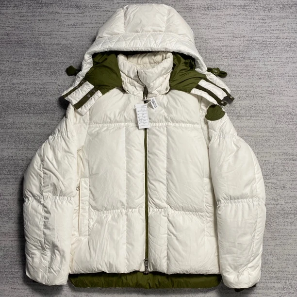 99新 MONCLER 蒙口 盟可睐 白色墨绿色胶牌logo连帽羽绒服 1码