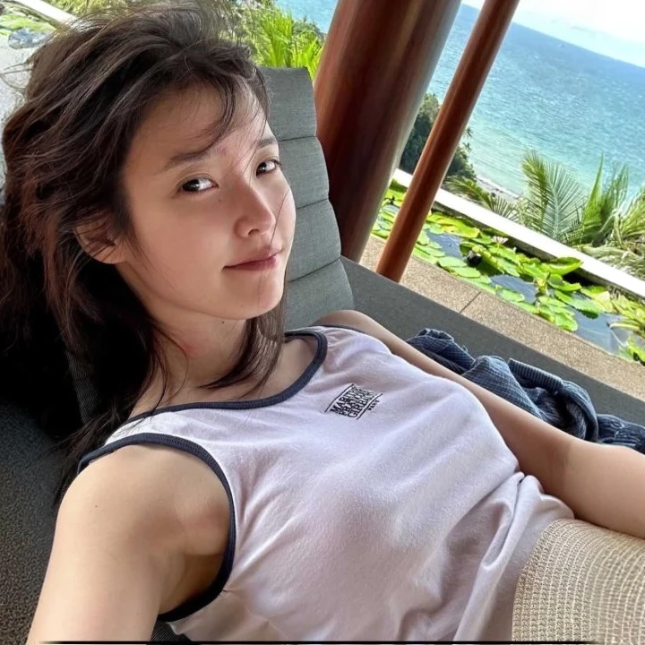 Marithe【IU李知恩·权恩妃同款】经典LOGO无袖背心吊带上衣NO退NO换