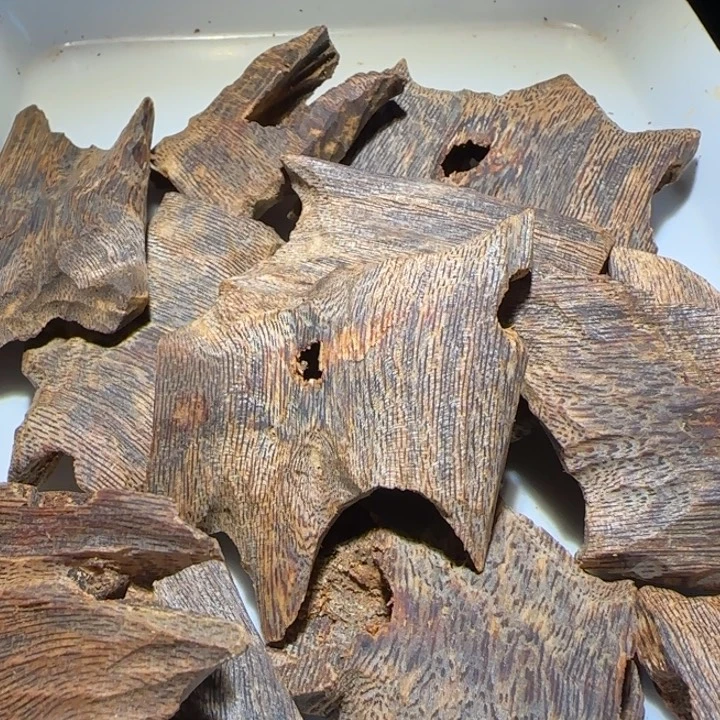 沉香手把件海南老白棋块料100克