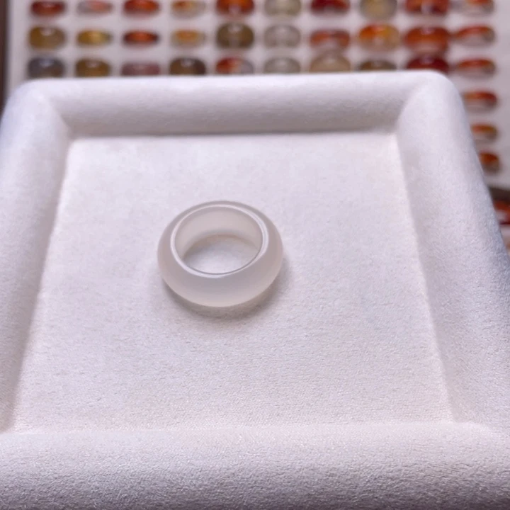 玛瑙/玉髓戒指未镶嵌郝***崽