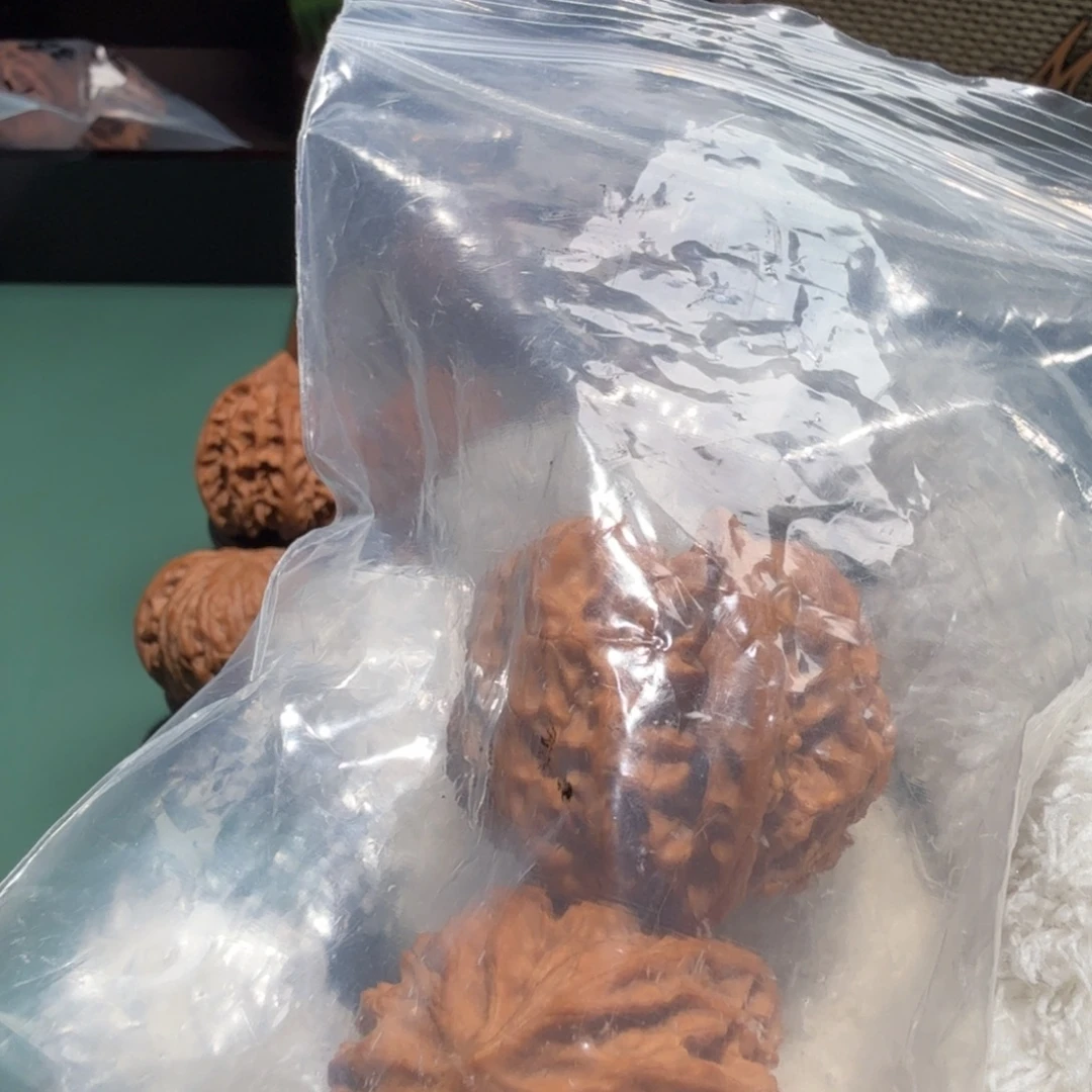 一***前文玩核桃吊坠苹果园