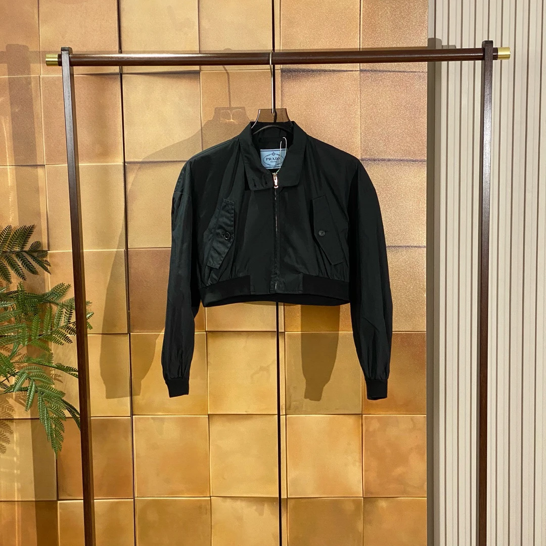 Prada23ss新款黑色背后三角标飞行员外套/36码99新公价1.6w/26387