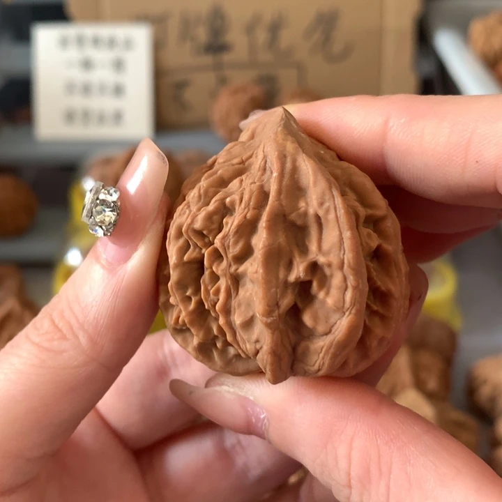 找***龙吊坠文玩核桃异形单只，有瑕疵