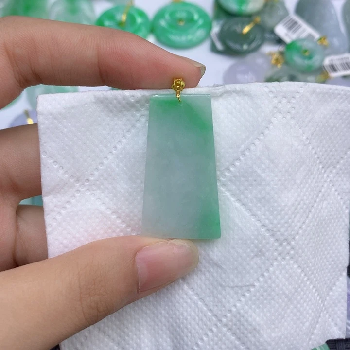 翡翠18K金镶嵌颈饰11111111111