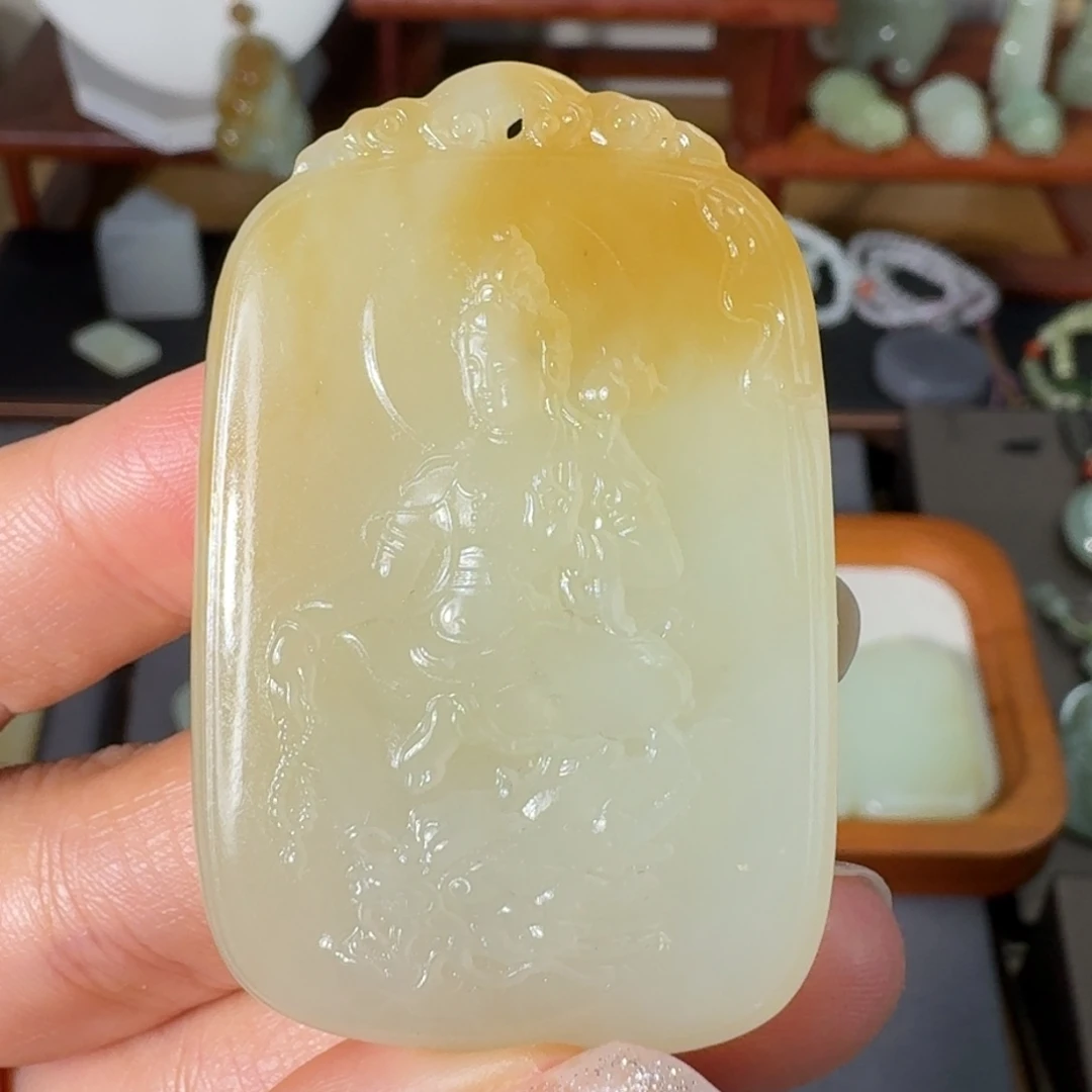 娭***毑和田玉未镶嵌颈饰