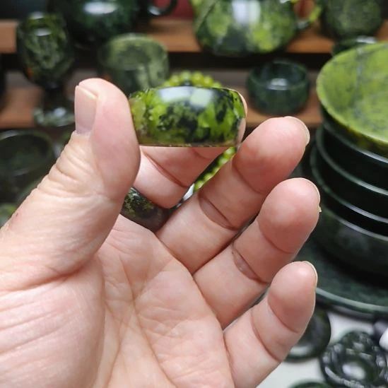 淡***生蛇纹石玉未镶嵌板戒
