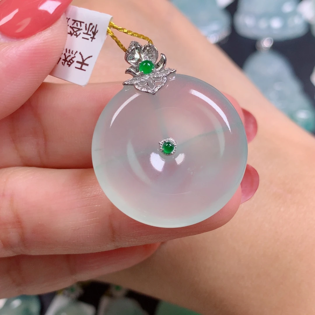 颈饰18K金镶嵌翡翠平安扣