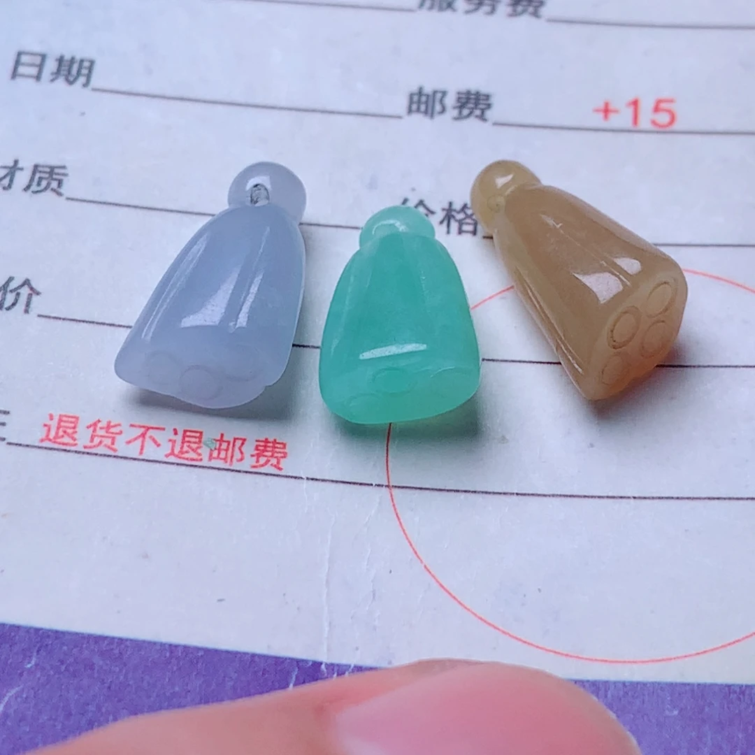 翡翠未镶嵌颈饰莲蓬