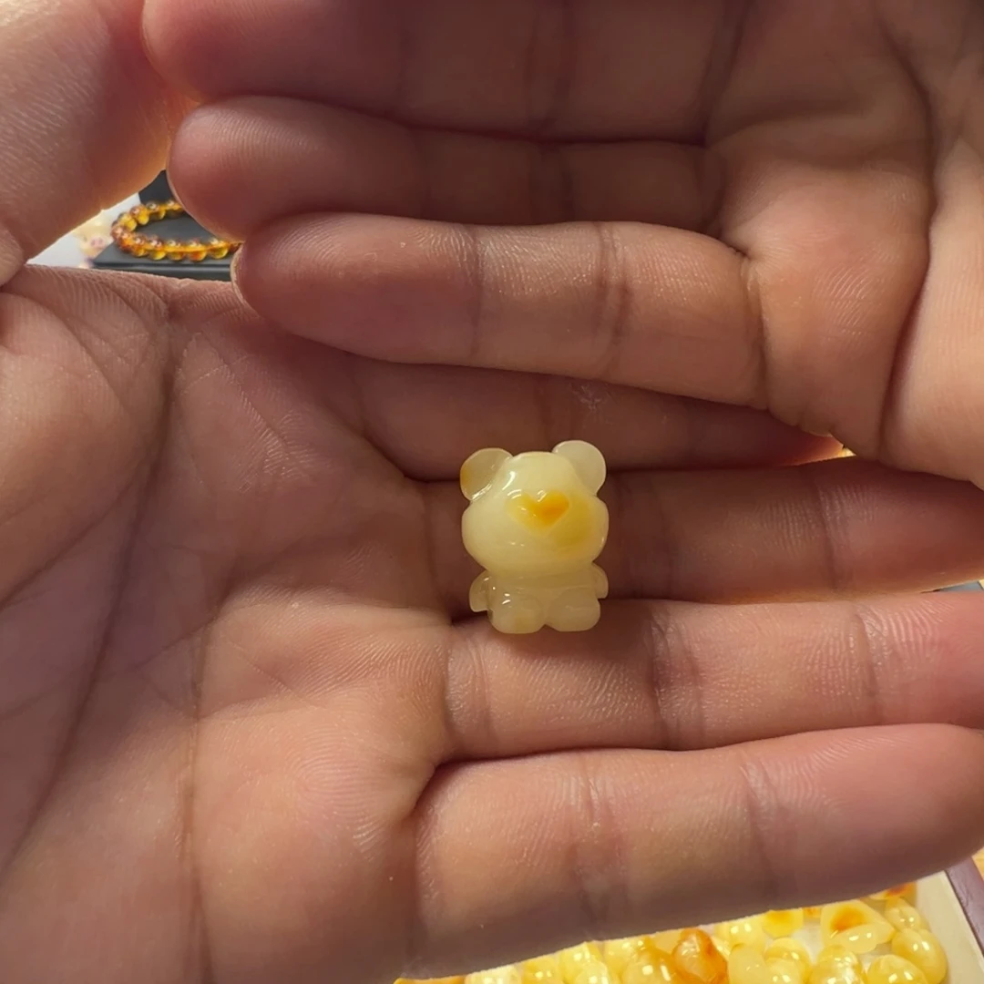 未镶嵌颈饰蜜蜡俏色小熊提溜吊坠（打孔不退换）