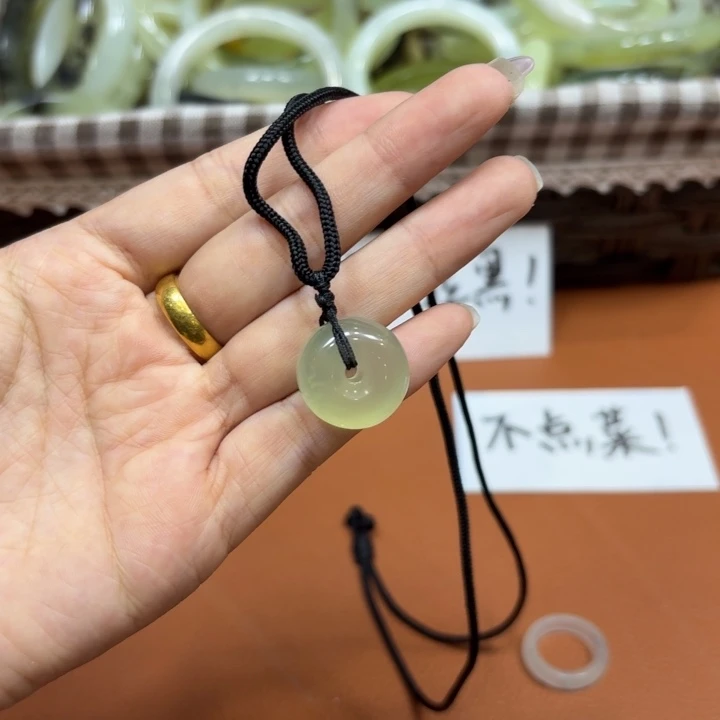 未镶嵌岫玉手镯天然