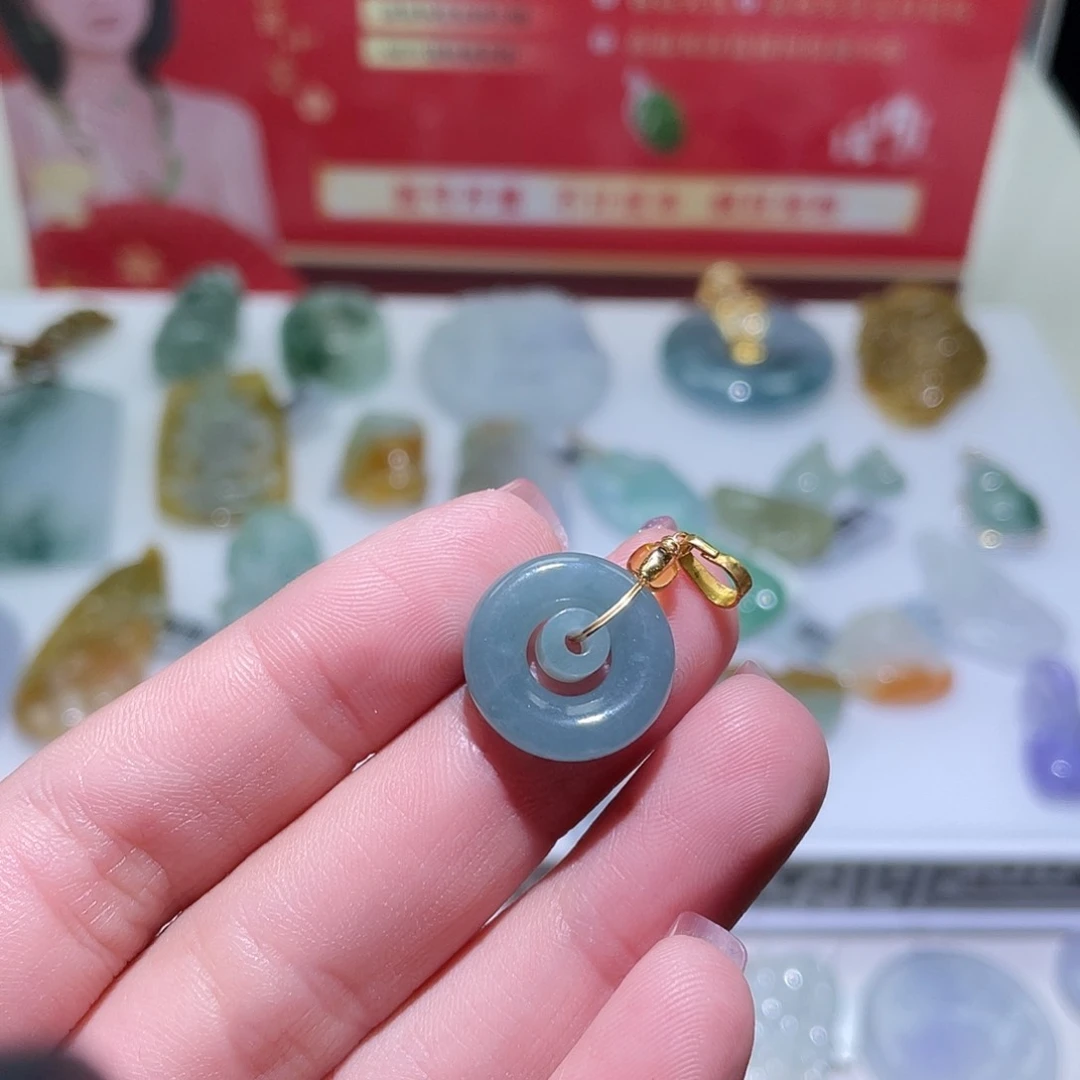 翡翠未镶嵌颈饰？iihhjjkjj