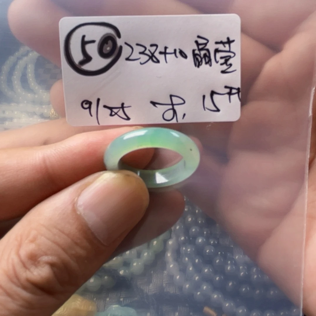未镶嵌定制翡翠晶**润