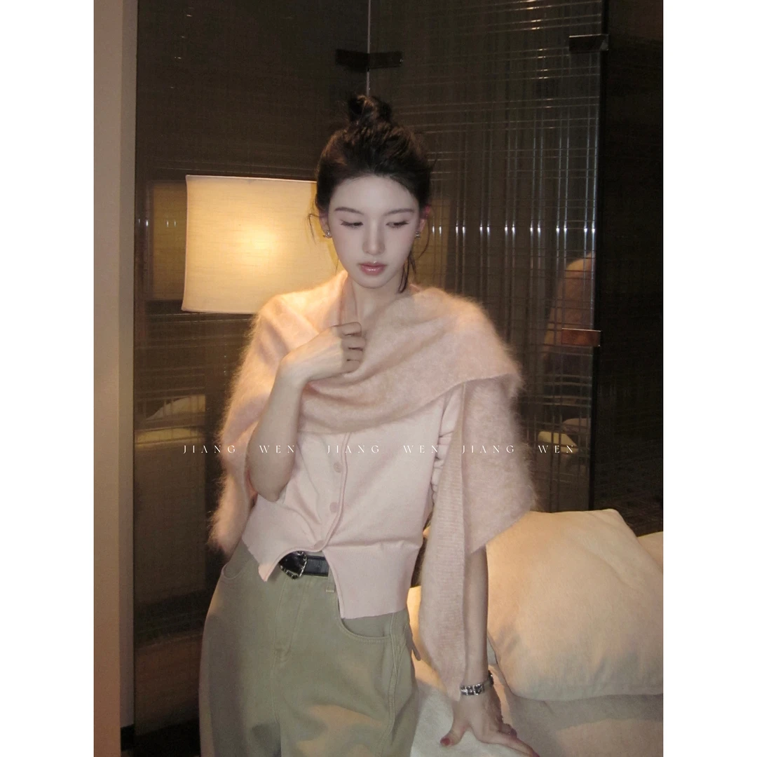 【甜梦】姜雯 羊毛混纺波浪V领轻盈感白桃粉毛衣外套