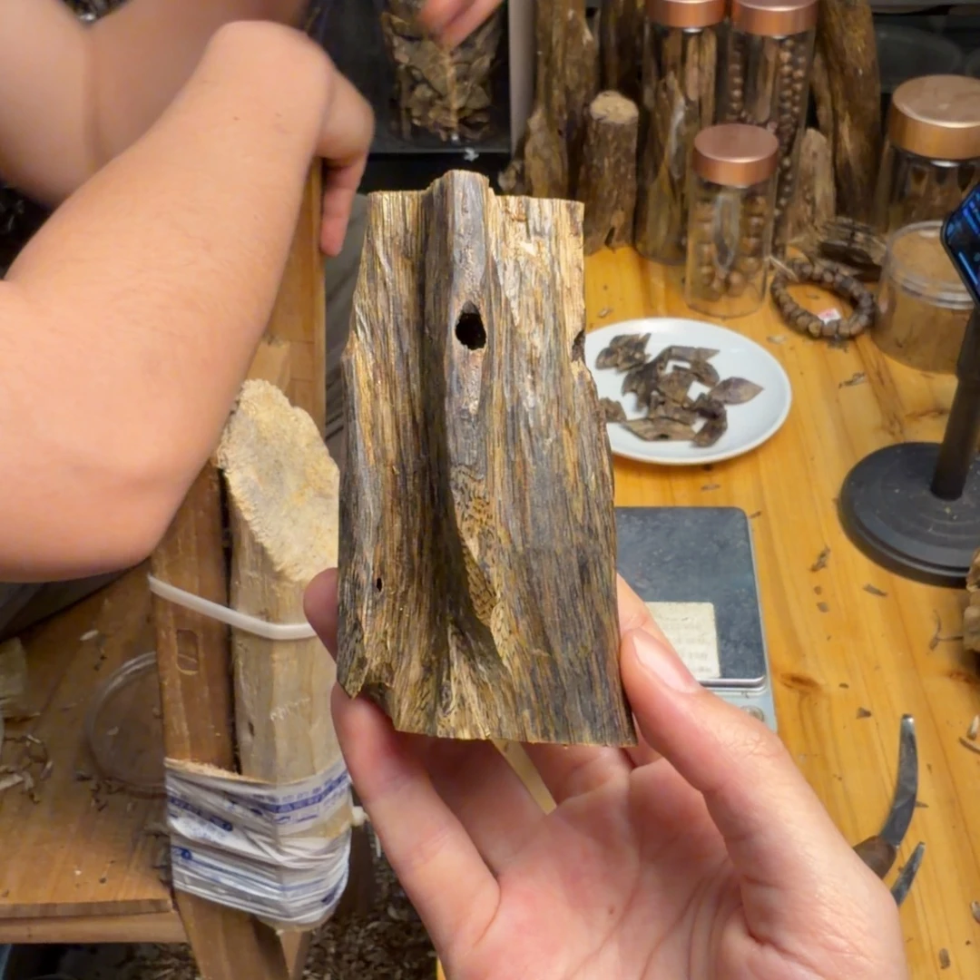 沉香碎屑沉香蓝宝石50克