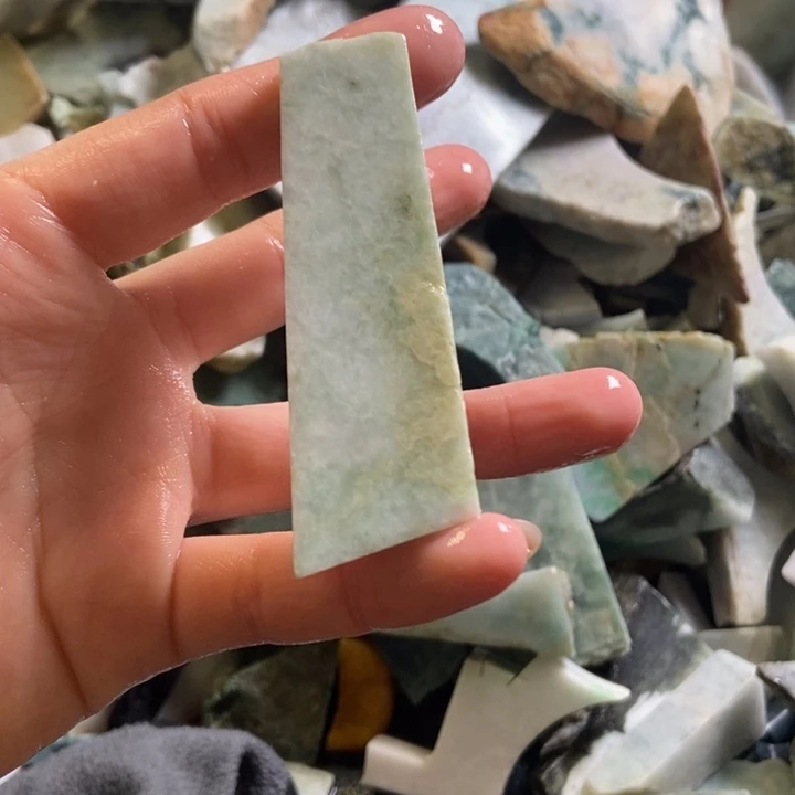 翡翠颈饰未镶嵌天然翡翠