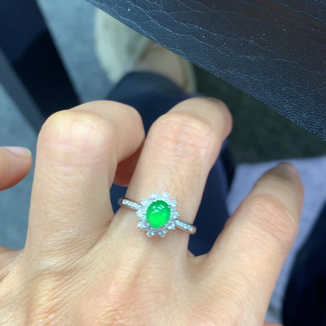 翡翠18K金镶嵌戒指