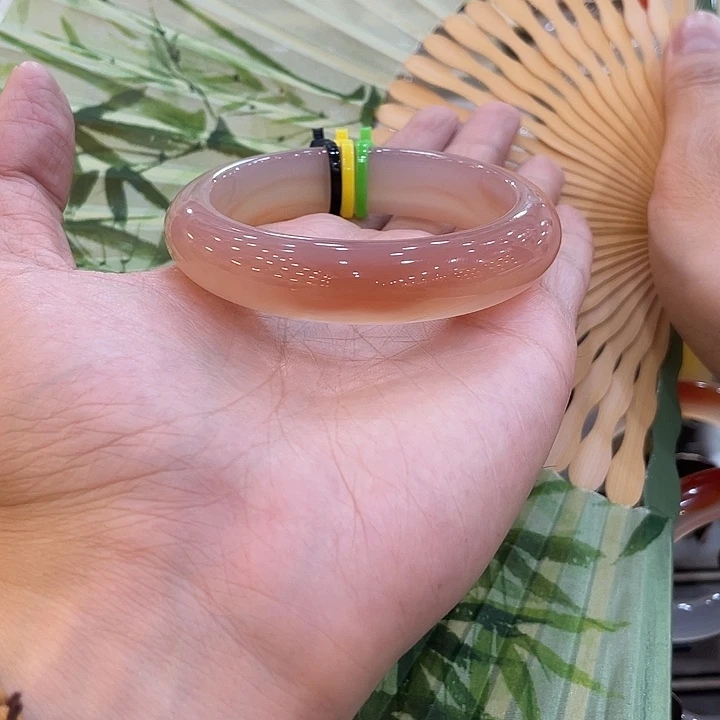 玛瑙/玉髓手镯未镶嵌是****?