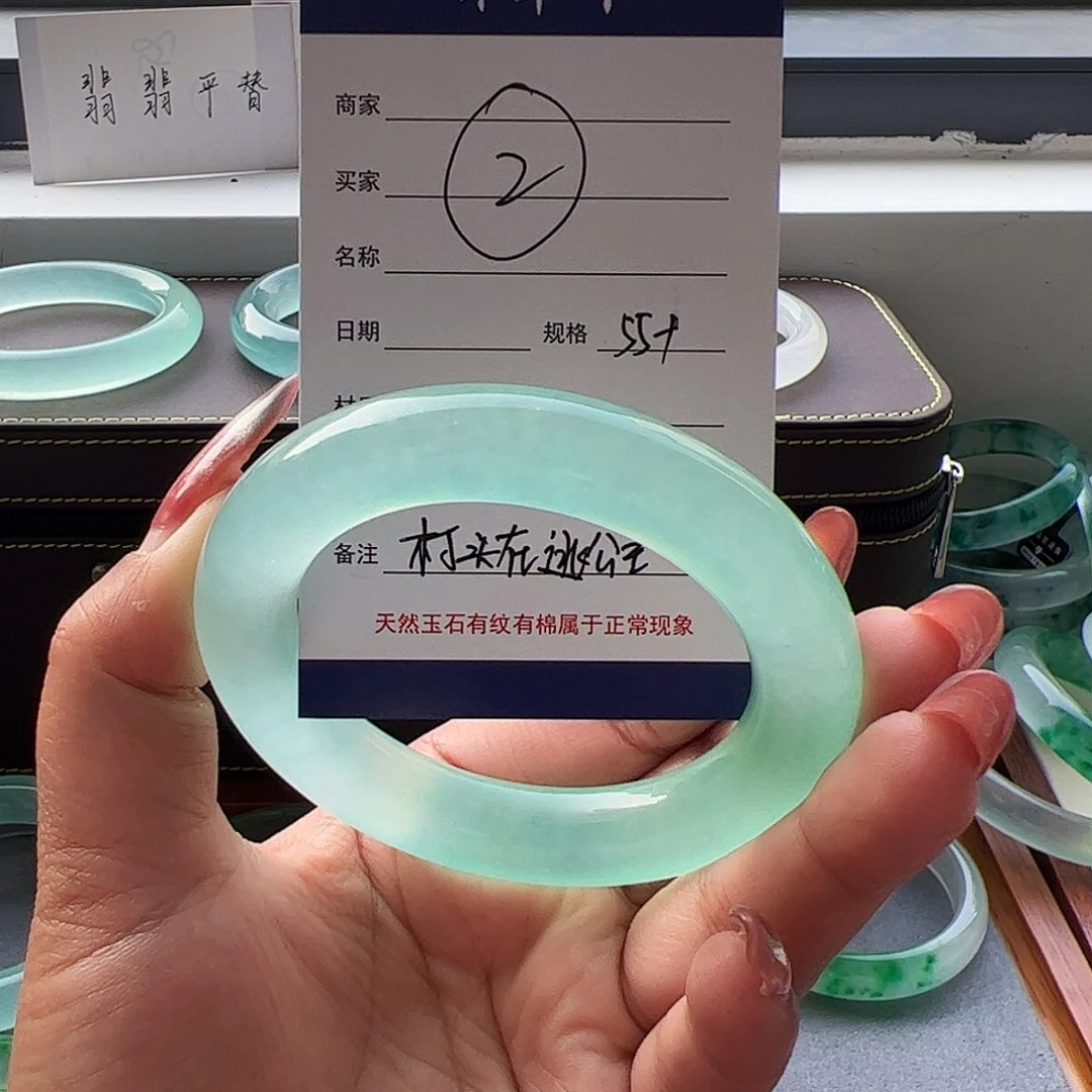 村****主时尚精美绿手镯