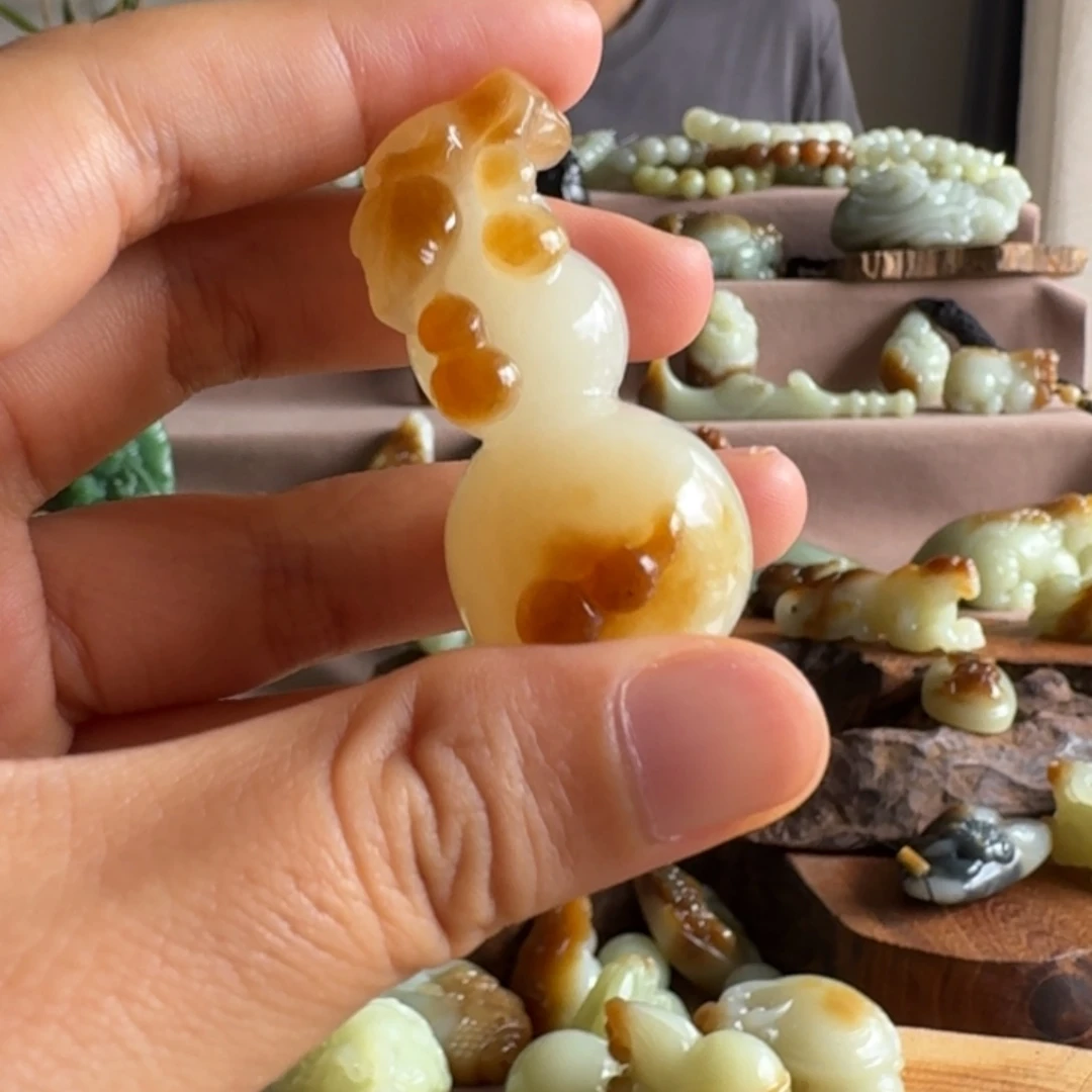 颈饰未镶嵌和田玉（糖玉）