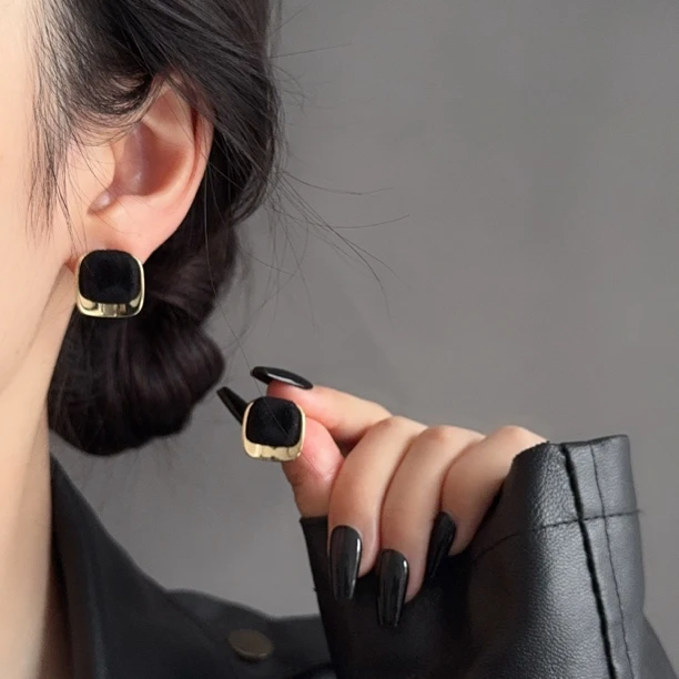 黑糖【耳饰】 复古港风黑金撞色方形耳钉时尚轻奢耳饰E1912